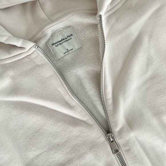 Abercrombie Essential Sunday Hoodie - Picture 2 of 4